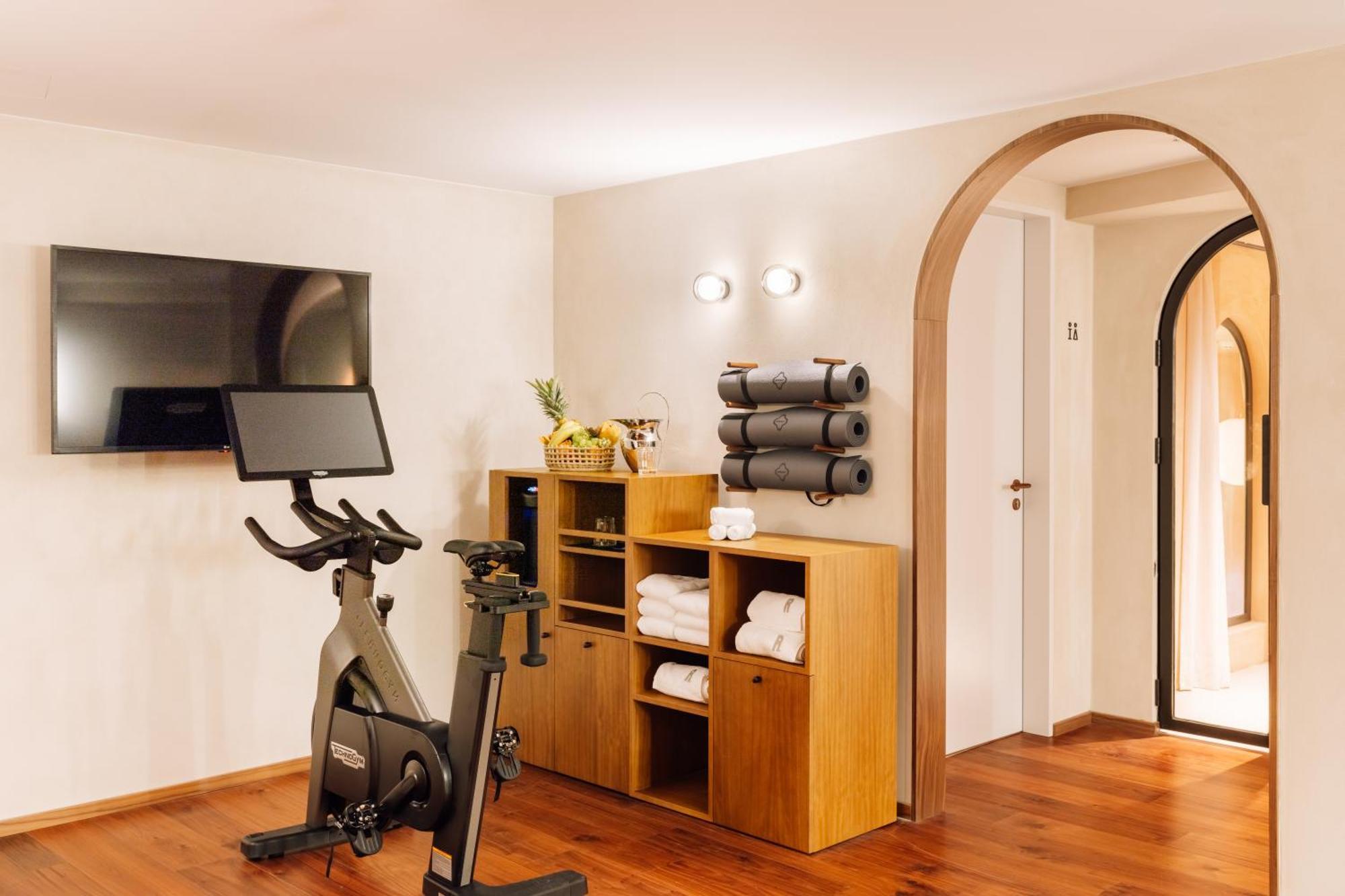 The Rebello Hotel & Spa - Small Luxury Hotels Of The World Vila Nova de Gaia Exteriör bild The gym at the Hotel