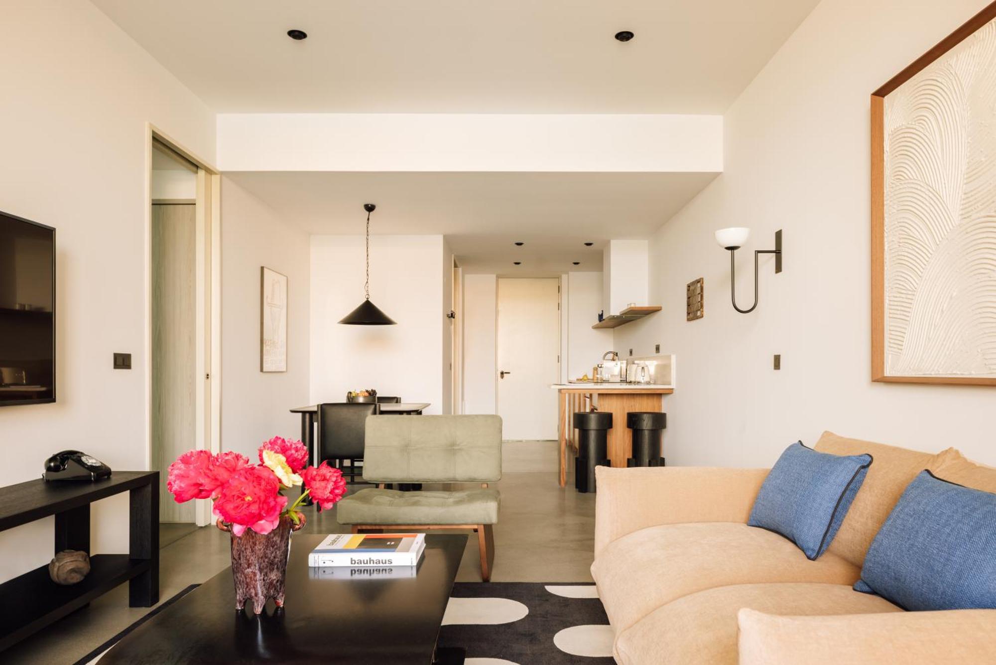 The Rebello Hotel & Spa - Small Luxury Hotels Of The World Vila Nova de Gaia Exteriör bild A living room at the Standard East Village