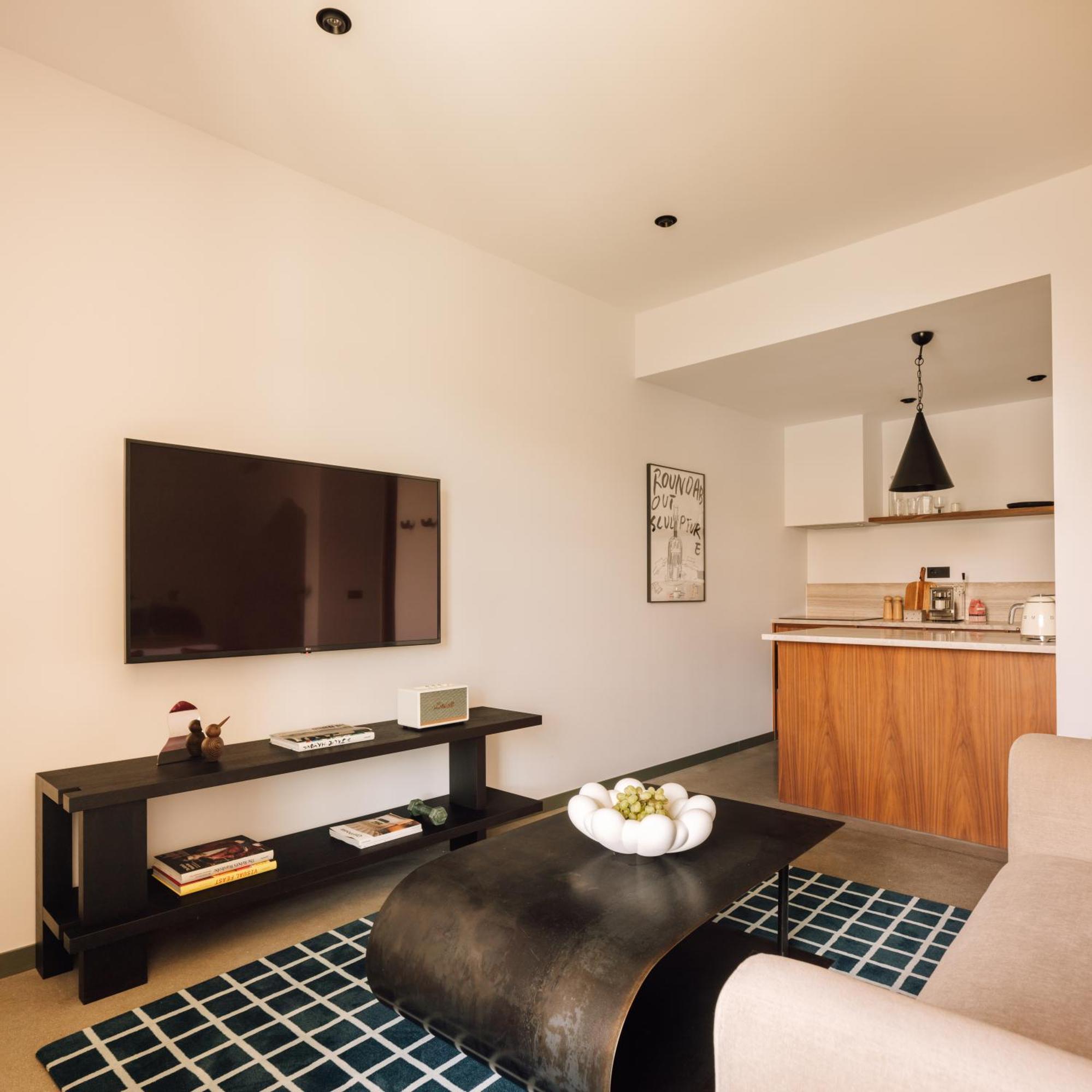 The Rebello Hotel & Spa - Small Luxury Hotels Of The World Vila Nova de Gaia Exteriör bild A typical apartment at the Standard East Village