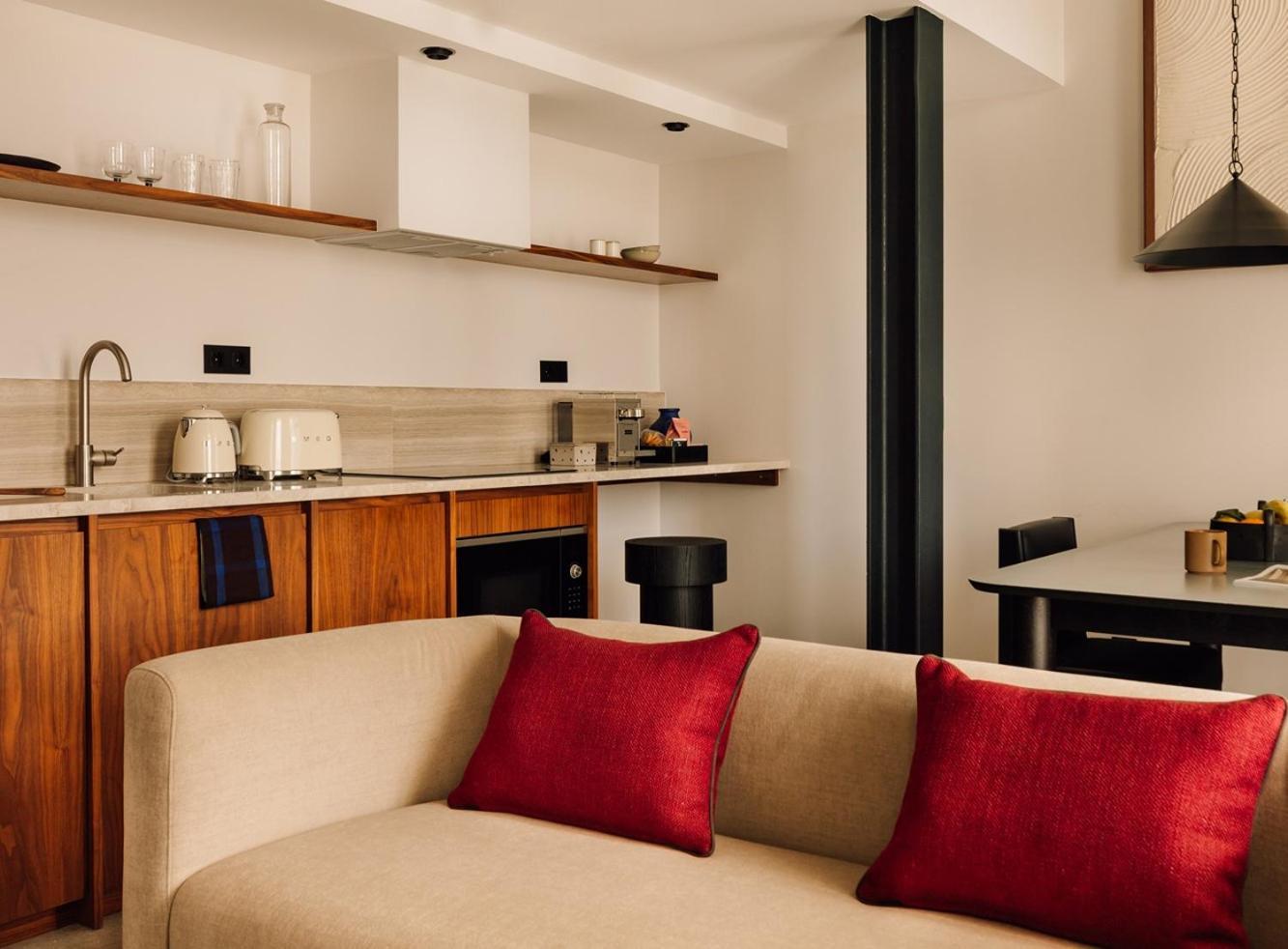 The Rebello Hotel & Spa - Small Luxury Hotels Of The World Vila Nova de Gaia Exteriör bild A kitchen in a suite at the Mandarin Oriental, Munich