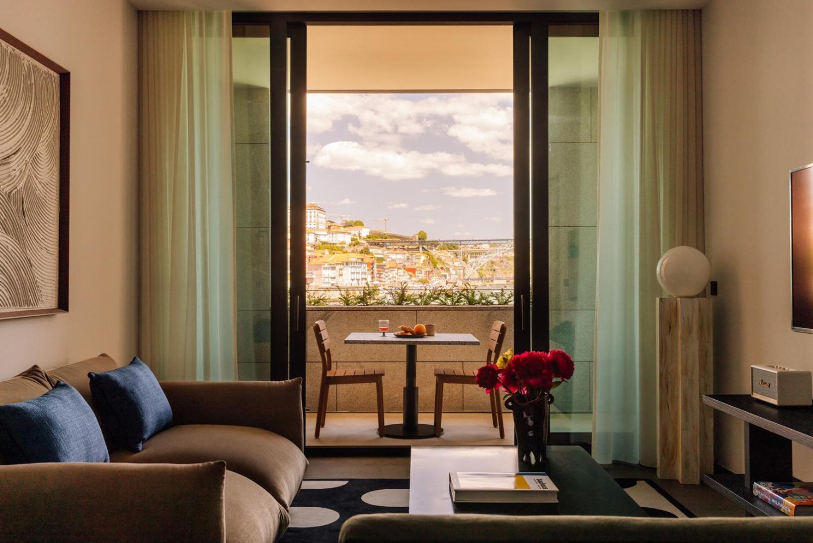 The Rebello Hotel & Spa - Small Luxury Hotels Of The World Vila Nova de Gaia Exteriör bild A suite at the Four Seasons Hotel, Athens