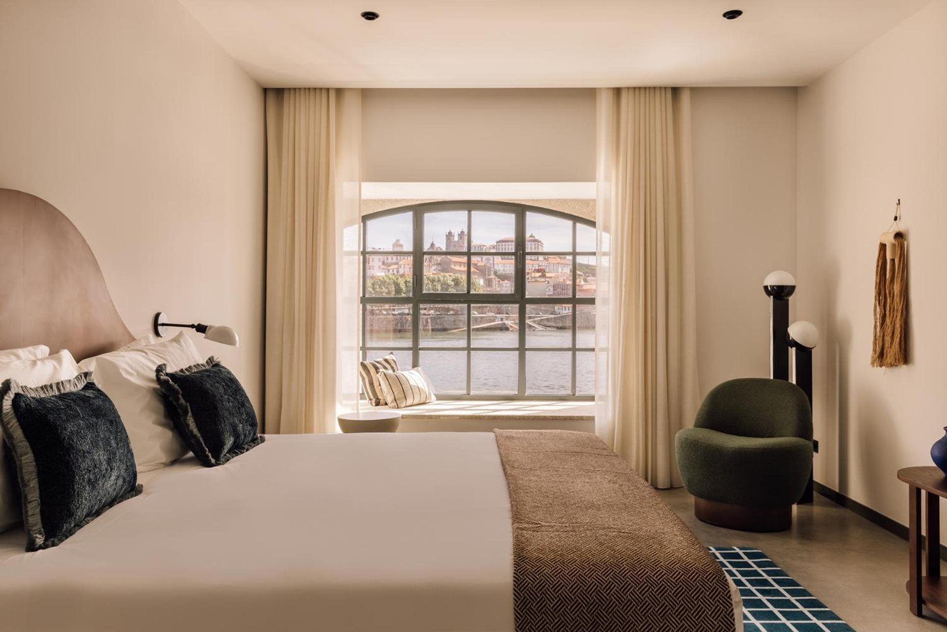 The Rebello Hotel & Spa - Small Luxury Hotels Of The World Vila Nova de Gaia Exteriör bild A guest room